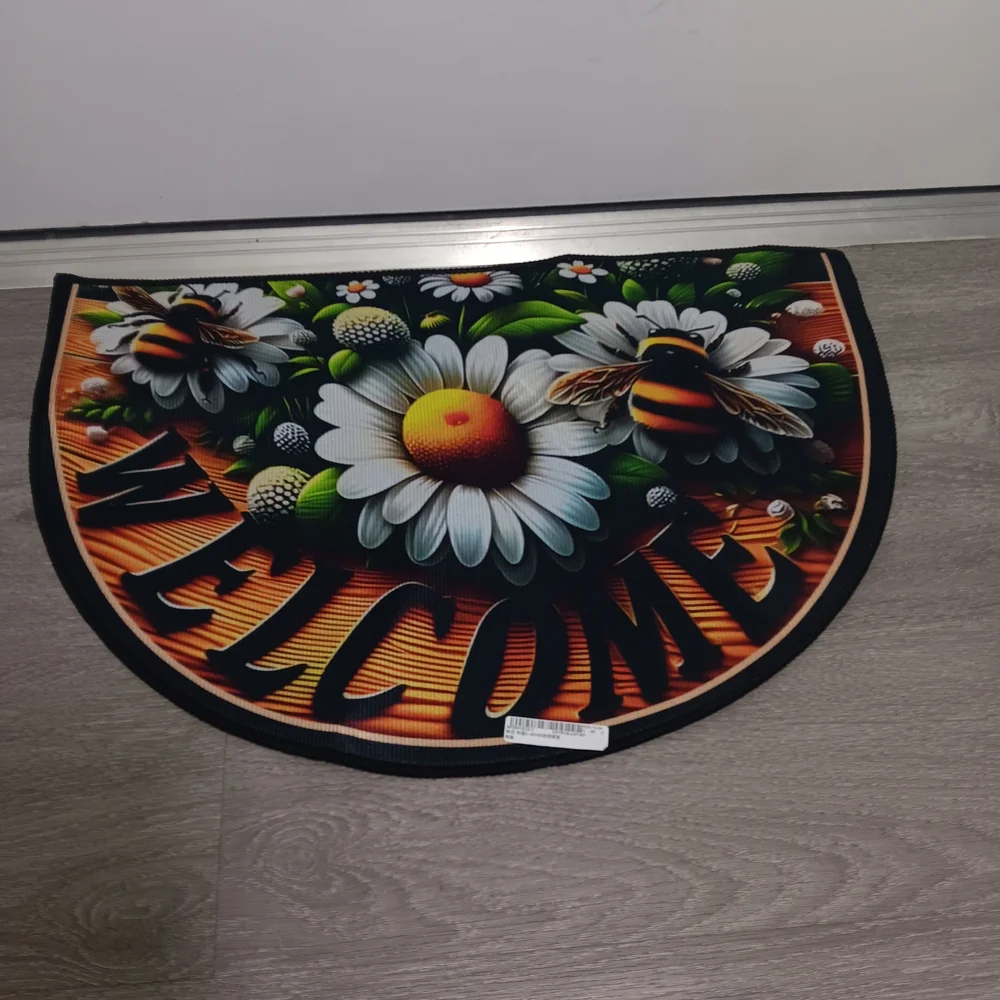 New Elegant Floral Welcome Mat with Daisies